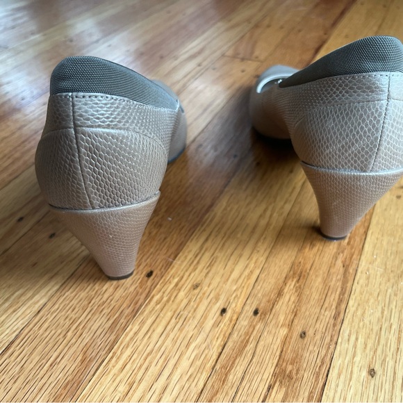 Elegant Beige Women's Heels - Picture 4 of 8